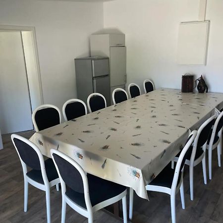 Ferienzimmer Mit Zwei Einzelbetten Und Gemeinschaftkueche Warnow  외부 사진